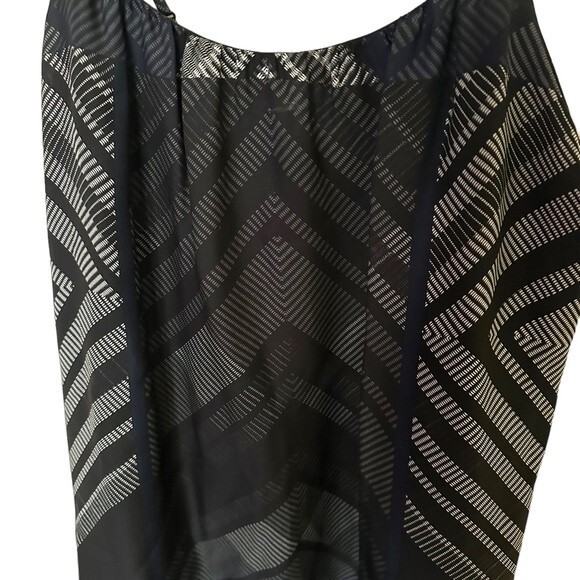 Vince 100% silk SZ small spaghetti strap semi sheer top. Black & white, flowy - Picture 2 of 5